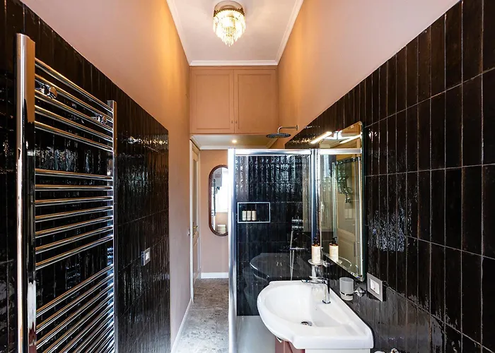Cherry Suites- Timeless & Terrace Apartment *