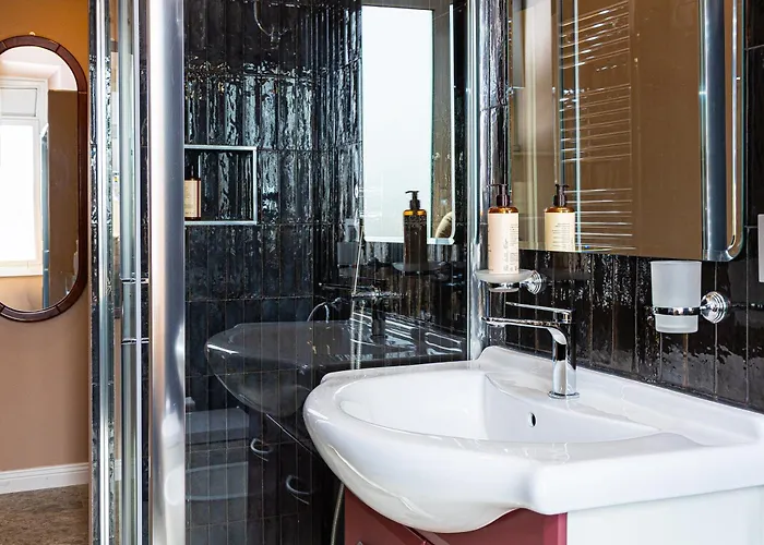 Cherry Suites- Timeless & Terrace Apartment *
